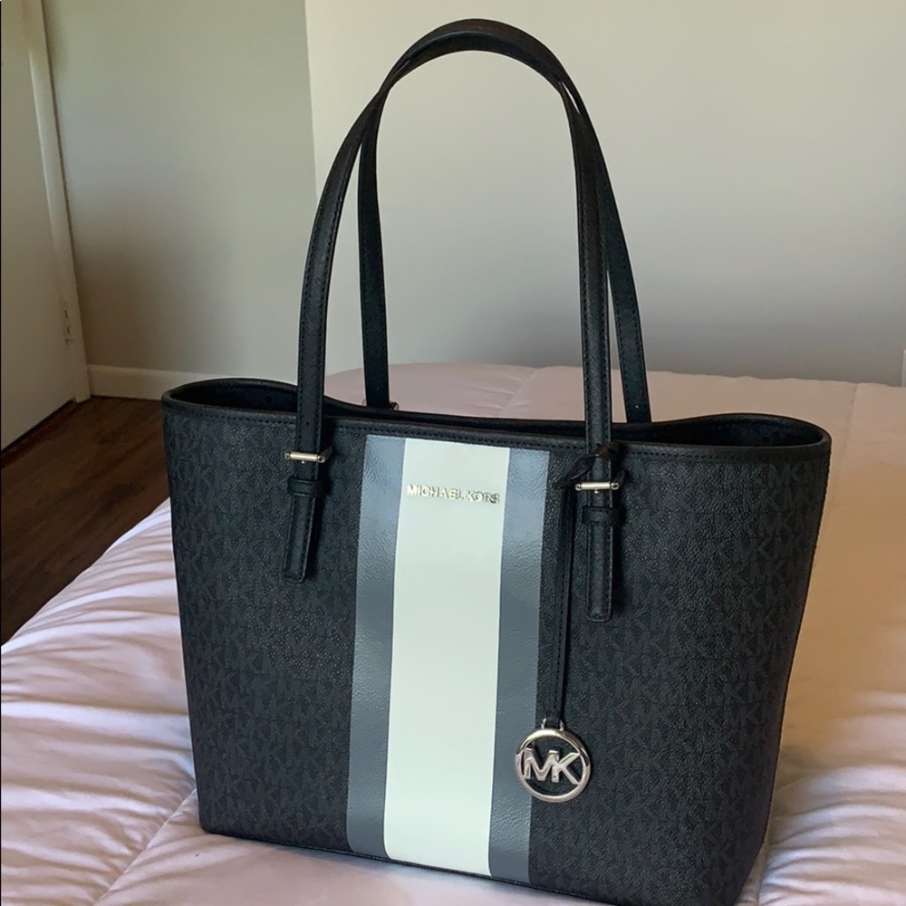 Michael Kors Jet Set Medium Carryall Tote